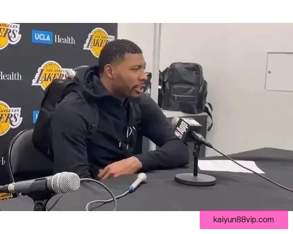 湖人队记透露斯马特或跳出合同多队准备用中产特例展开争夺 湖人队记透露斯马特或跳出合同多队准备用中产特例展开争夺