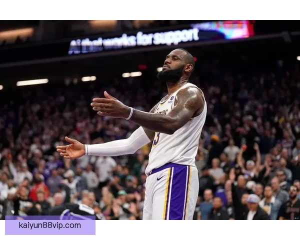 詹姆斯回顾生涯三大高光瞬间世纪封盖扣翻特里东决入选